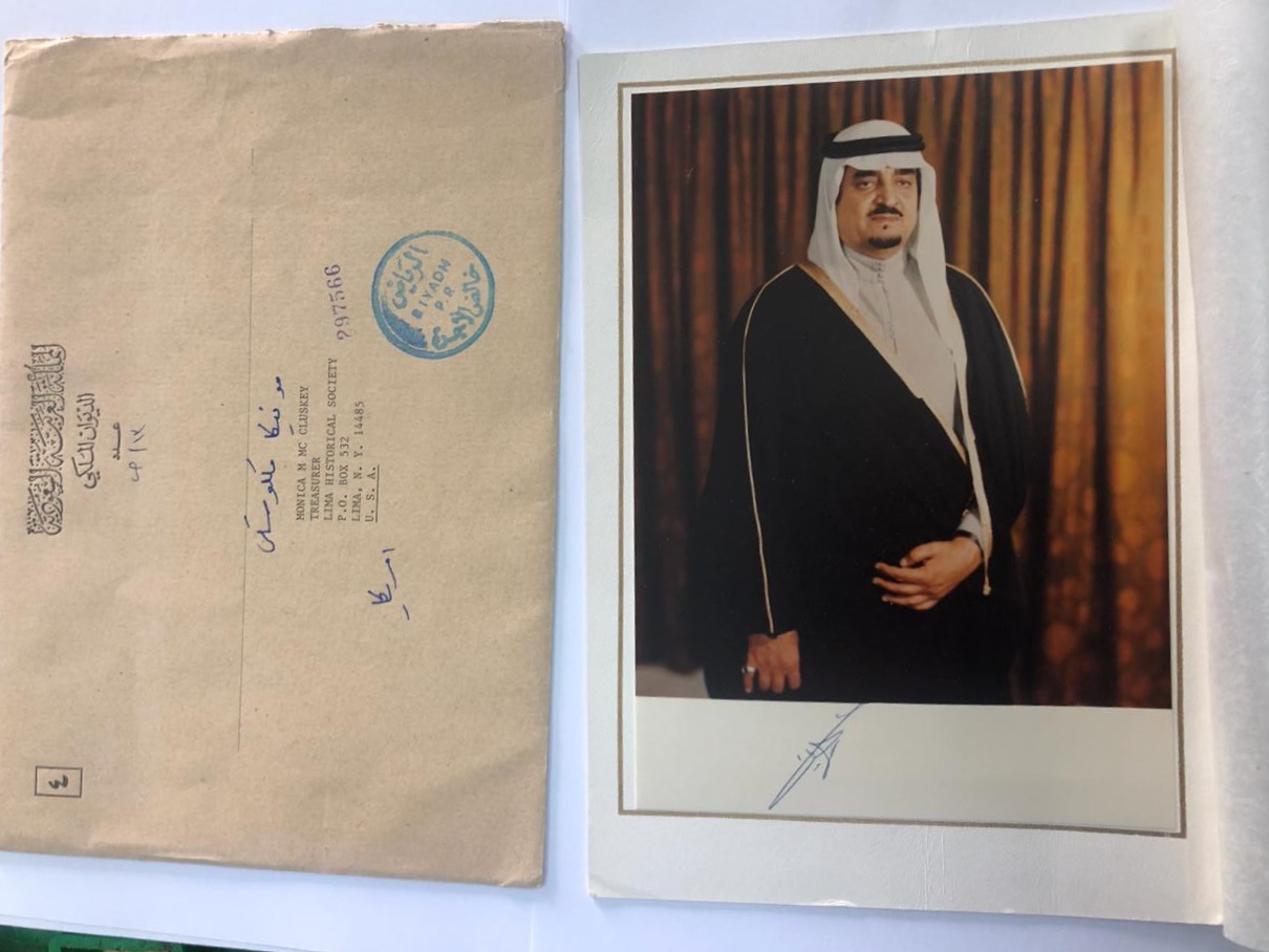 Saudi Arabia King Fahd Fahad Autogr Hand Signed Royal Photograph Official Sealed صورة الملك فهد موقعة مع مغلف الديوان الملكي السعودي