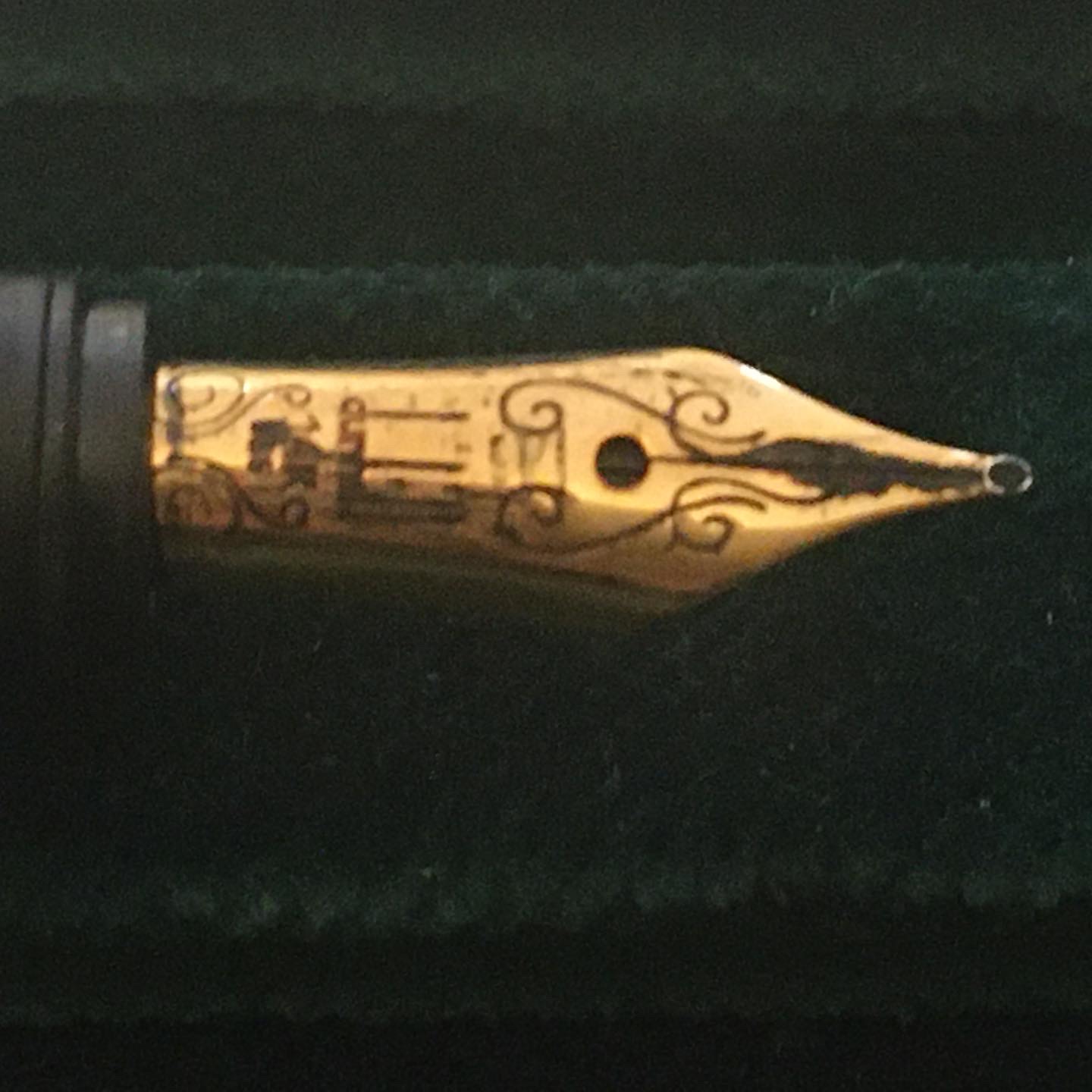 Oman Set of Dunhill Royal Presentation Sultan Qaboos Lighter Pen Cufflinks Tie Clip