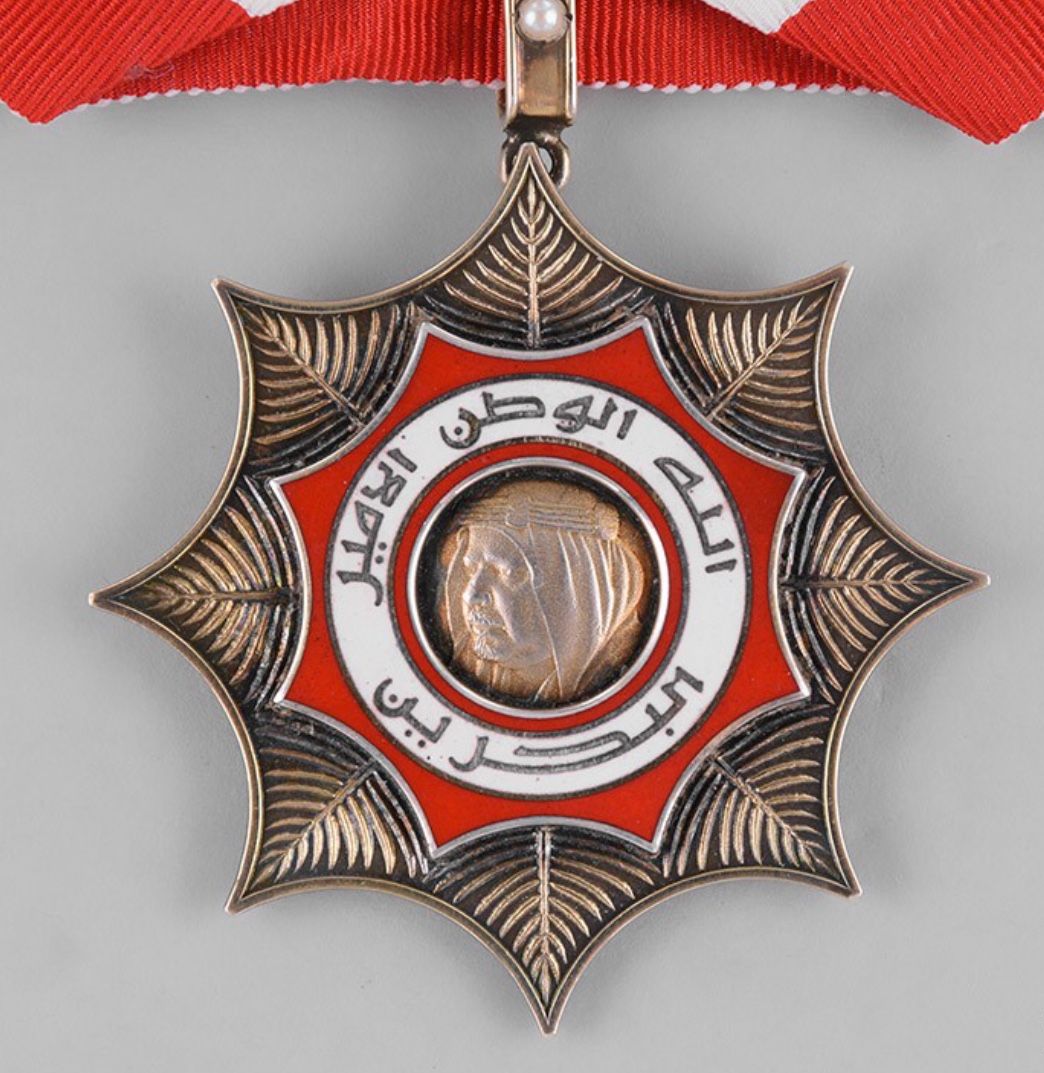 ORDER OF BAHRAIN NECK BADGE MEDAL NICHAN WISSAM 6 PEARLS SHEIKH ISSA Al KHALIFA