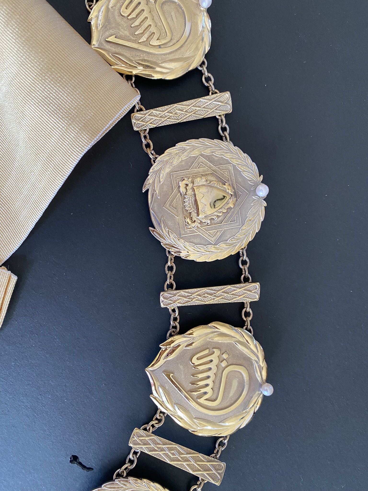 Kingdom of Bahrain Order Of Sheikh Issa Ibn Salman Al Khalifa   Collar & Badge Exceptional  Presidential Gift  مملكة البحرين  قلادة الشيخ عيسى بن سلمان ال خليفة  هدية ملكية