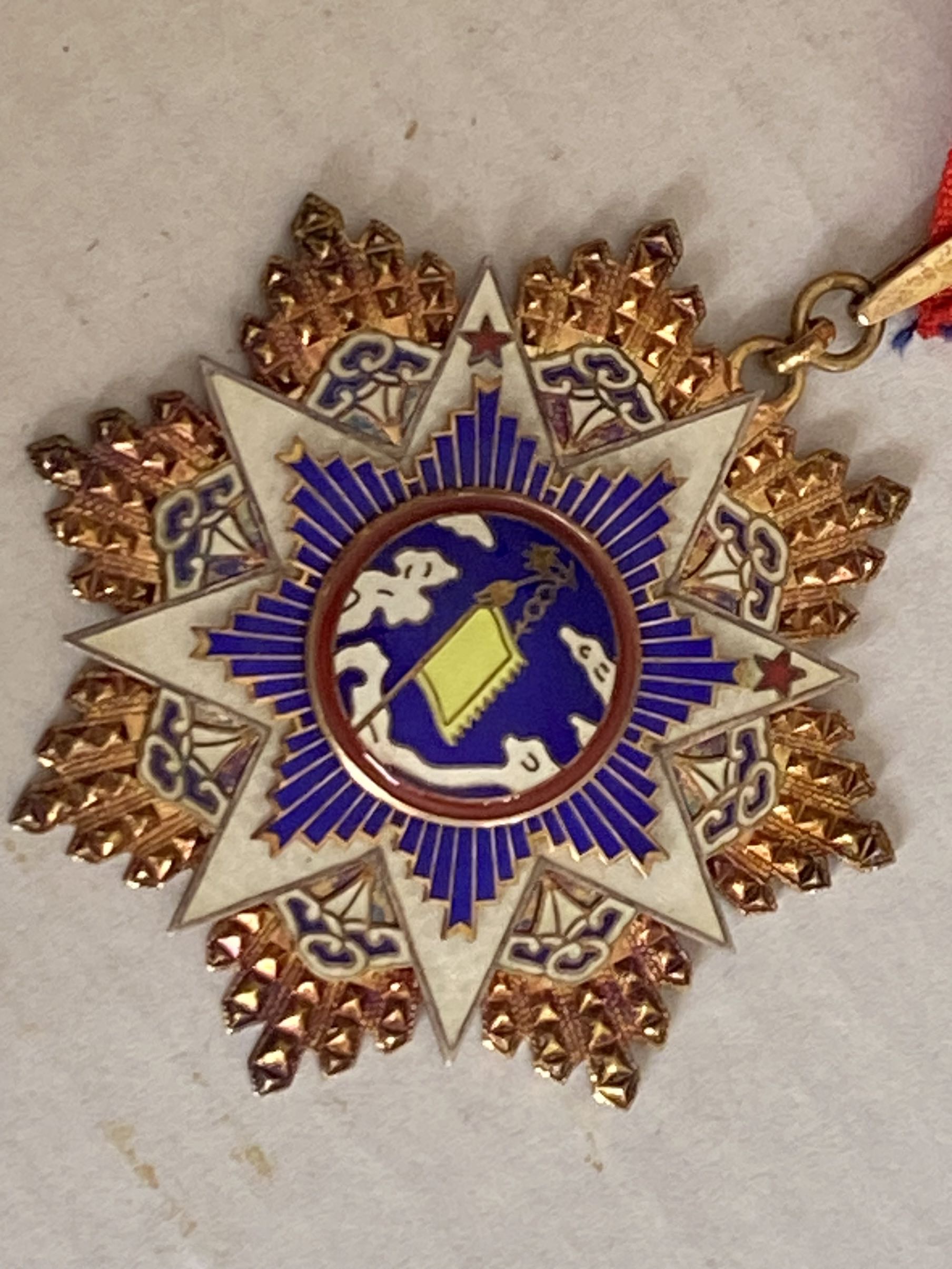 1935 China Order of the Resplendent Banner and Cloud Badge Medal (2)