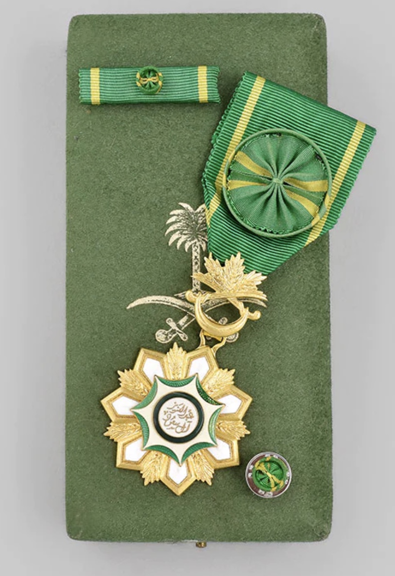 Saudi Arabia Order of Merit King Abdulaziz Bin Saud Set Chest Badge Medal Nichan