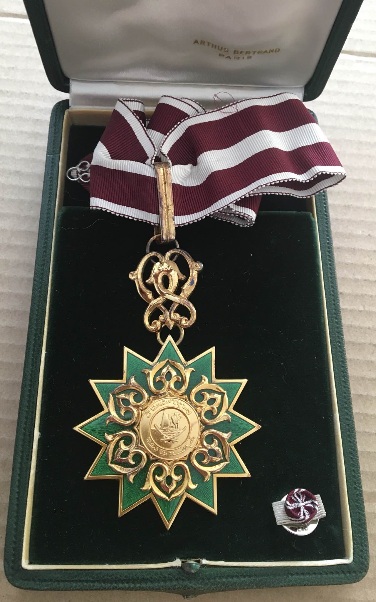 QATAR ORDER OF MERIT 3RD CLASS NECK BADGE MEDAL NICHAN BY ARTHUS BERTRAND PARIS وسام الاستحقاق العسكري القطري