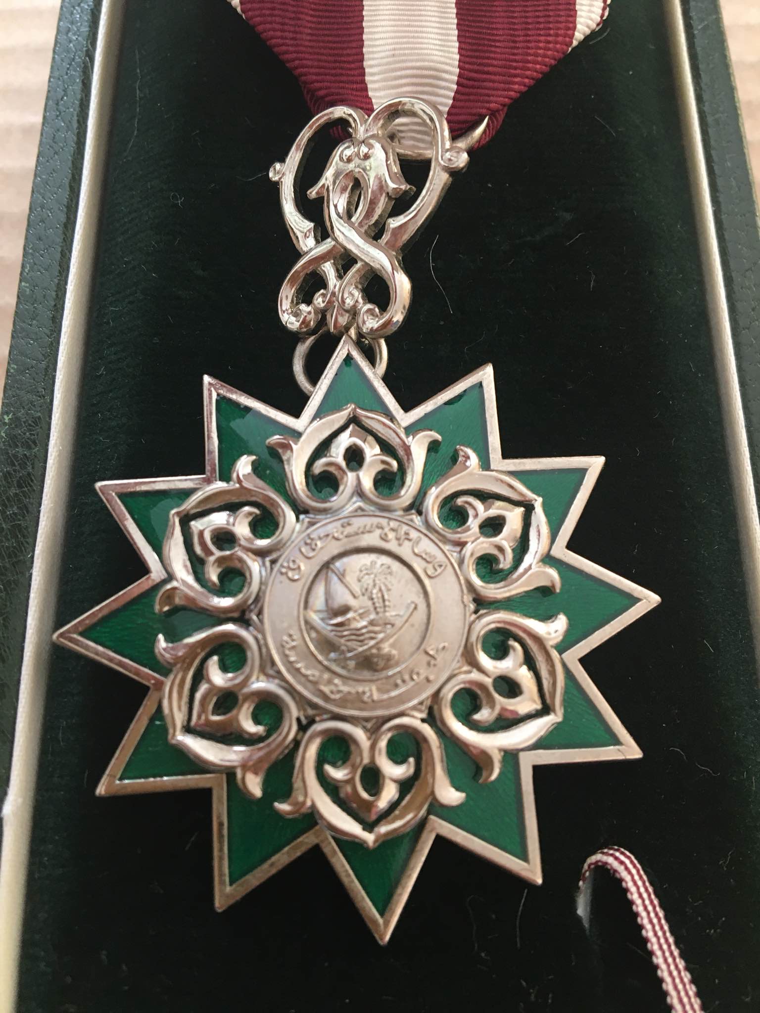 QATAR ORDER OF MERIT 5 CLASS BREAST BADGE MEDAL BY ARTHUS BERTRAND PARIS IN CASE وسام الاستحقاق العسكري القطري