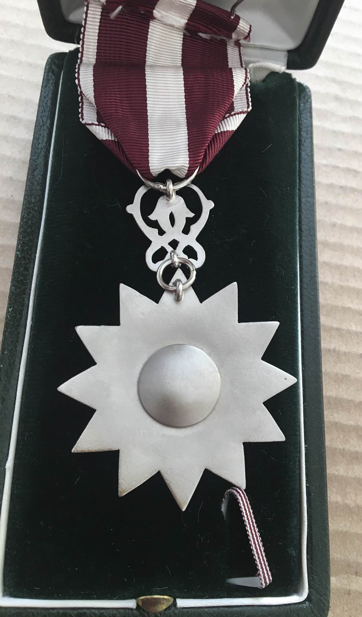 QATAR ORDER OF MERIT 5 CLASS BREAST BADGE MEDAL BY ARTHUS BERTRAND PARIS IN CASE وسام الاستحقاق العسكري القطري