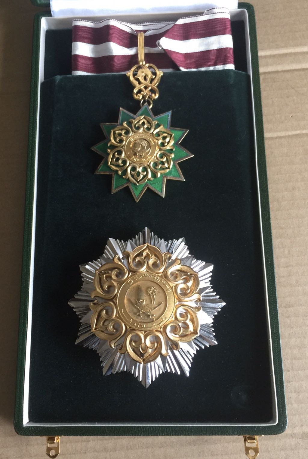 State of Qatar Order of Merit 1st Class Neck Badge Breast Star Medal Nichan Box وسام الاستحقاق القطري درجة اولى