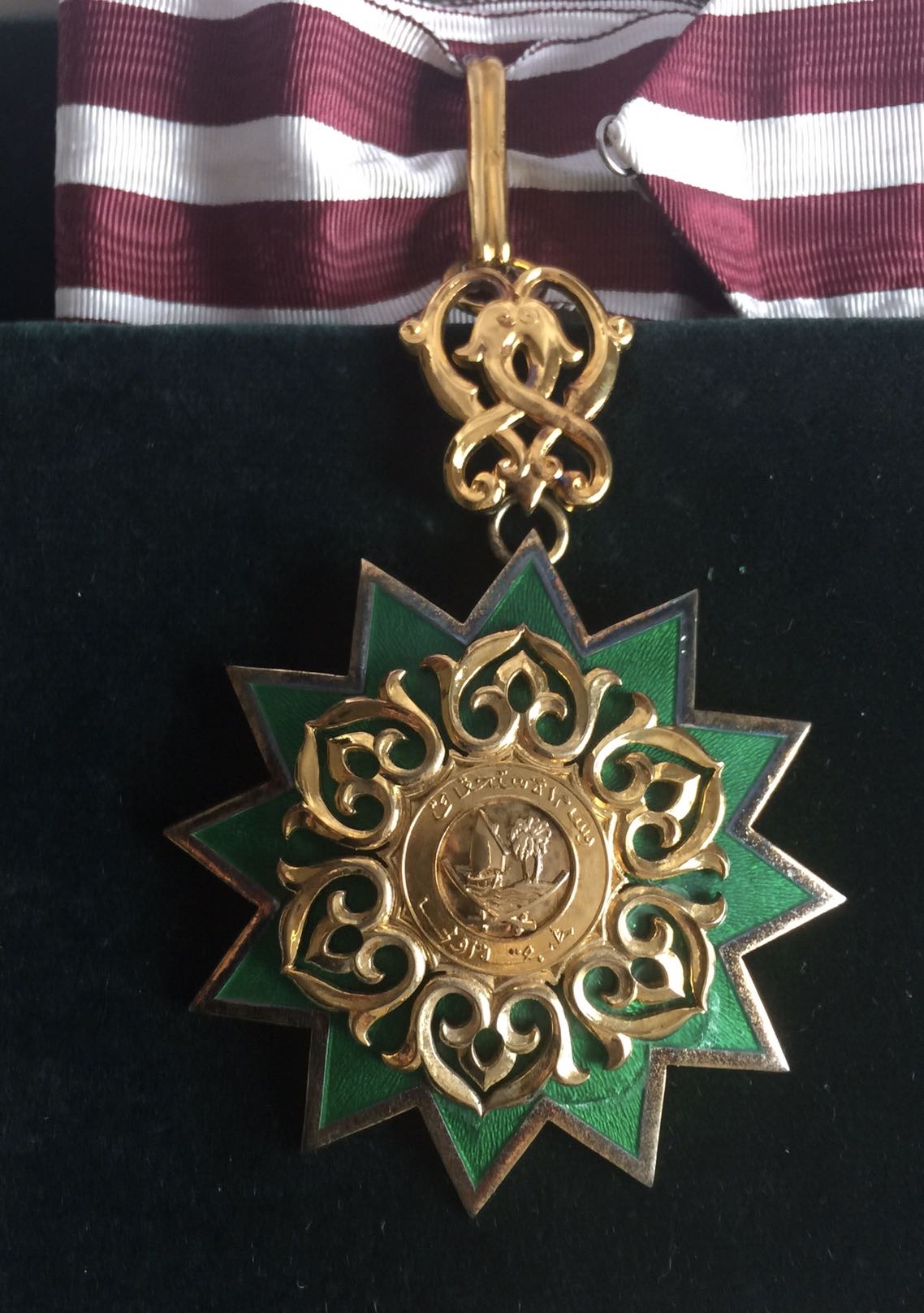 State of Qatar Order of Merit 1st Class Neck Badge Breast Star Medal Nichan Box وسام الاستحقاق القطري درجة اولى