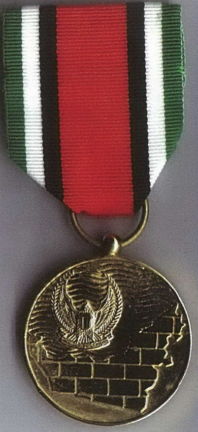 1976 United Arab Emirates UAE Abu Dhabi Armed Forces Amalgamation Medal Badge وسام توحيد القوات المسلحة الامارات العربية المتحدة 